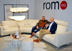 Model Cosmo was het paradepaartje van rom1961. Andreas Knippert en Huib Heldens vertellen dat de sofa speciaal aangeboden wordt voor de premium-dealers.